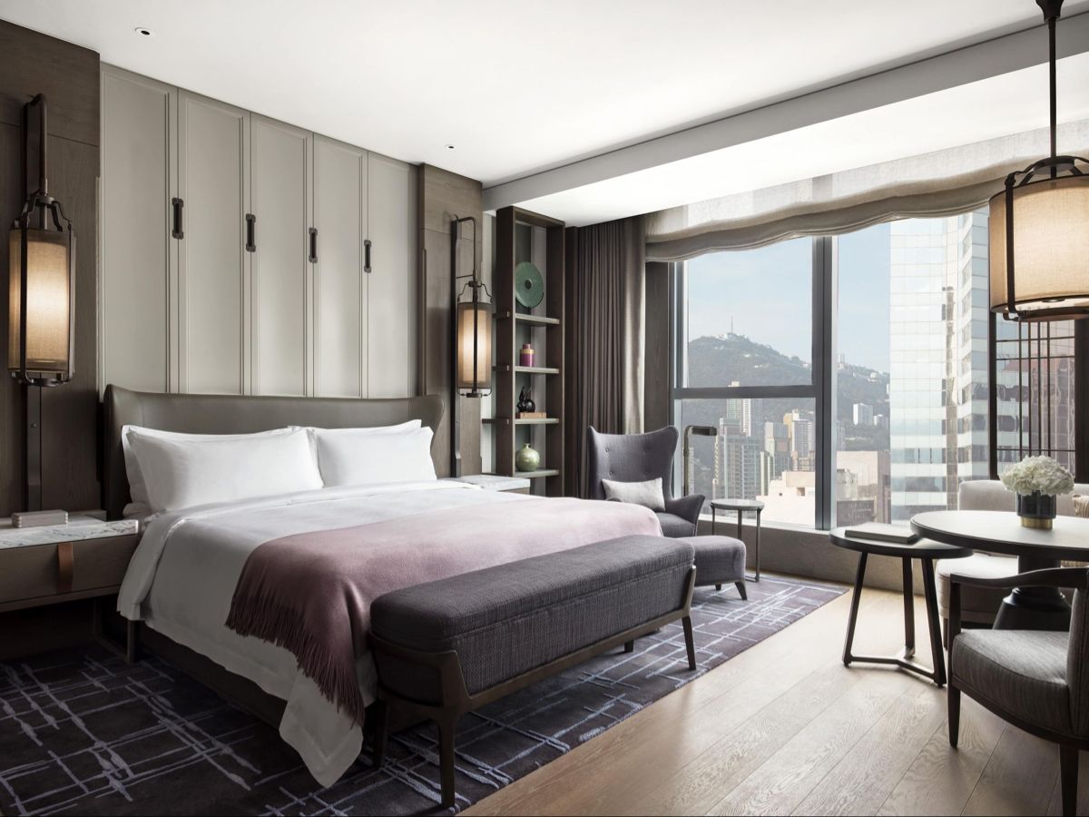 Şehir manzaralı lüks otel odası
